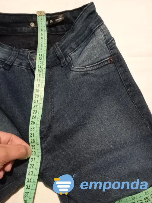 Pantalon, jean semi elastizado. Tiro medio. IMPECABLE Floresta - imagen 4