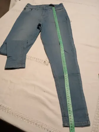 Pantalon, jean elastizado. Tiro alto. IMPECABLE Floresta