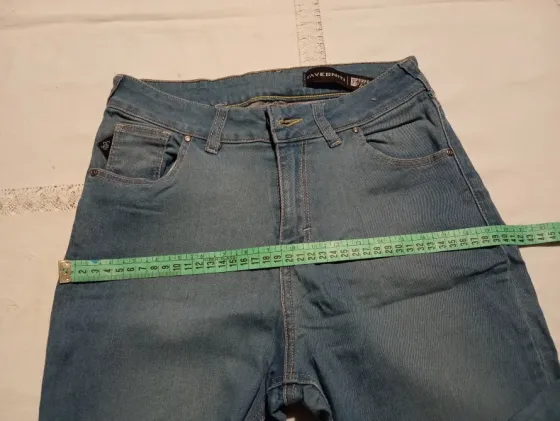 Pantalon, jean elastizado. Tiro alto. IMPECABLE Floresta