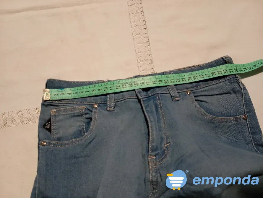 Pantalon, jean elastizado. Tiro alto. IMPECABLE Floresta - imagen 3