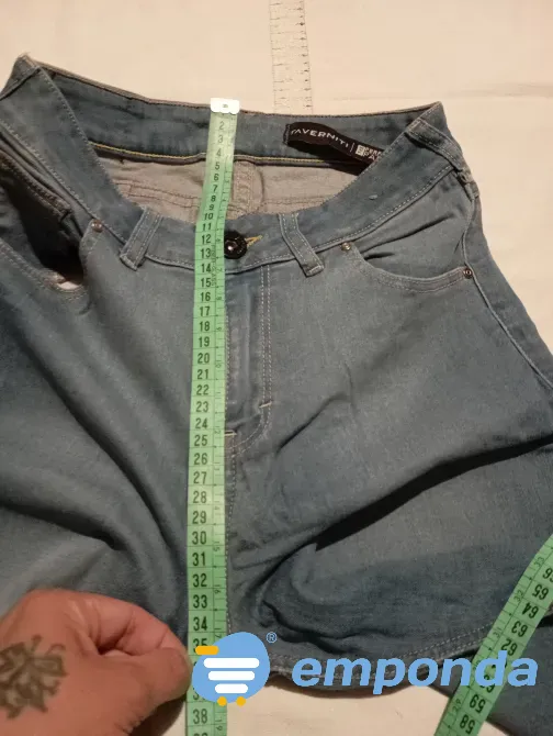 Pantalon, jean elastizado. Tiro alto. IMPECABLE Floresta - imagen 4