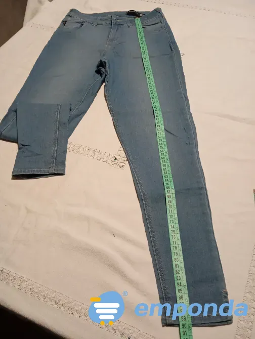 Pantalon, jean elastizado. Tiro alto. IMPECABLE Floresta - imagen 1