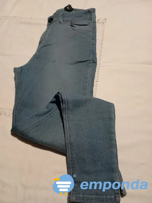 Pantalon, jean elastizado. Tiro alto. IMPECABLE Floresta - imagen 7