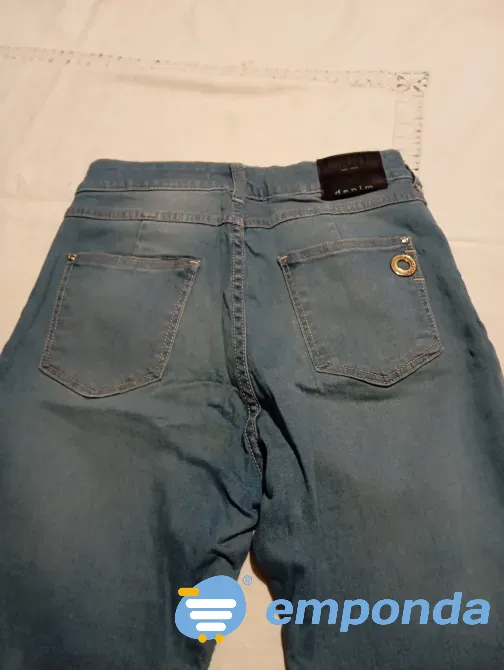 Pantalon, jean elastizado. Tiro alto. IMPECABLE Floresta - imagen 6