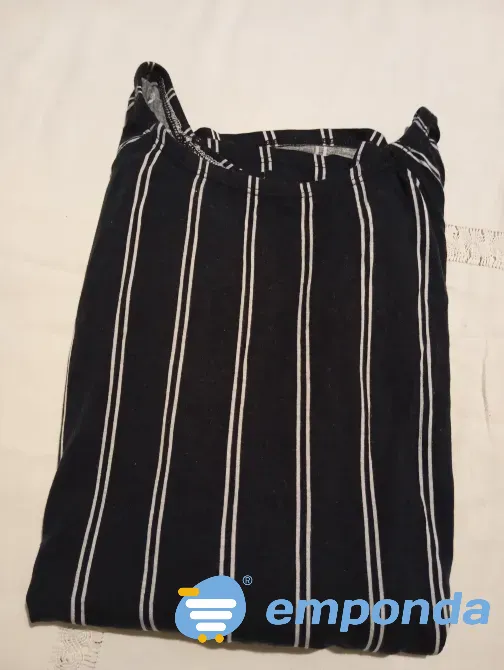 Vestido al cuerpo, manga acampanada. IMPECABLE Floresta - imagen 4