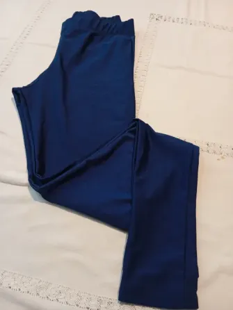Calza brillosa azul de lycra. NUEVA Floresta