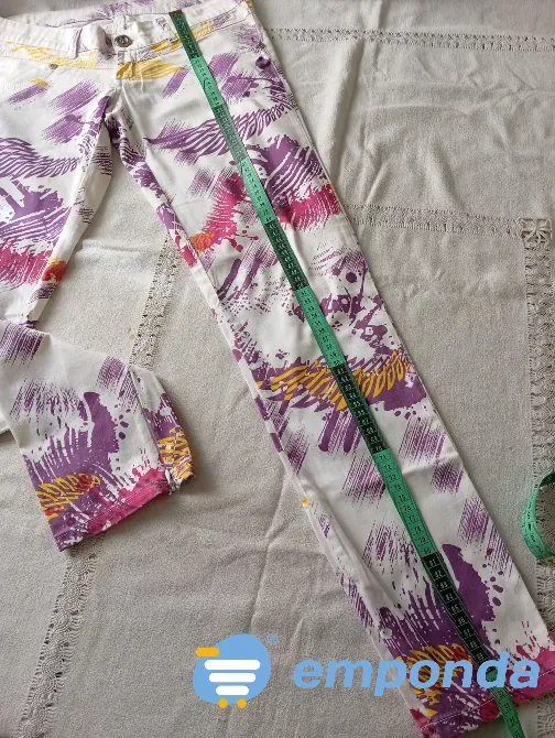 Pantalon elastizado semi chupin, tiro super bajo. IMPECABLE Floresta - imagen 1