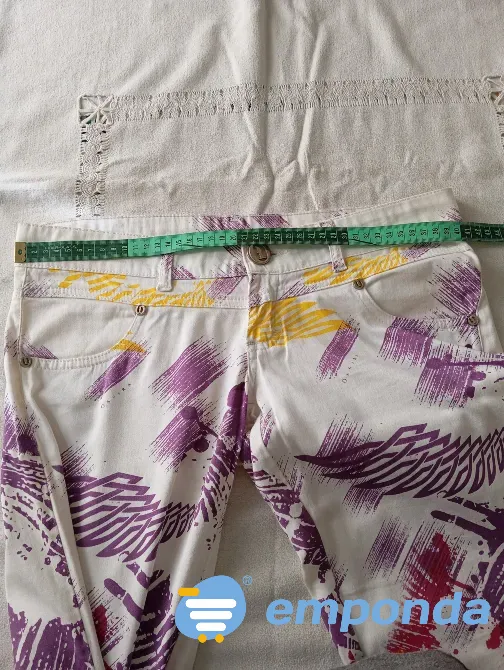 Pantalon elastizado semi chupin, tiro super bajo. IMPECABLE Floresta - imagen 2