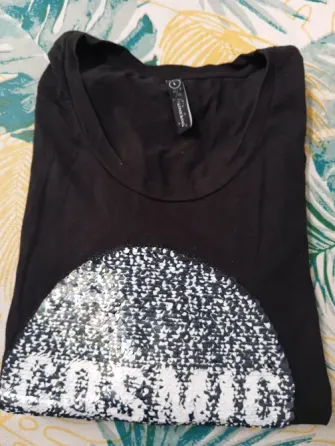 Remera manga larga con lentejuelas. IMPECABLE Floresta