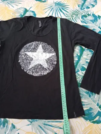 Remera manga larga con lentejuelas. IMPECABLE Floresta