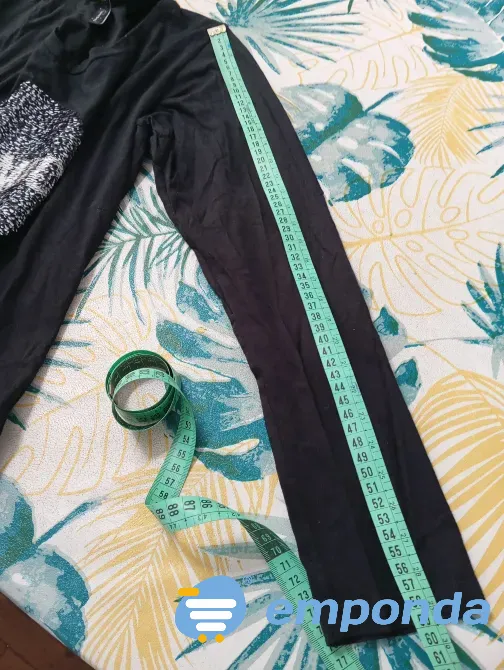 Remera manga larga con lentejuelas. IMPECABLE Floresta - imagen 5