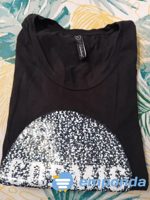 Remera manga larga con lentejuelas. IMPECABLE Floresta - imagen 6