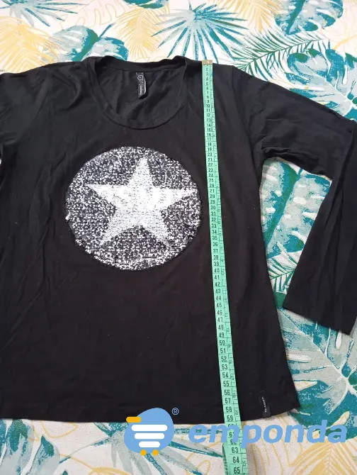 Remera manga larga con lentejuelas. IMPECABLE Floresta - imagen 1