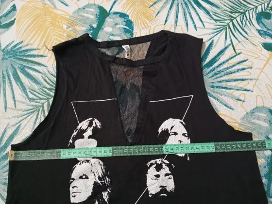 Musculosa rockera Floresta