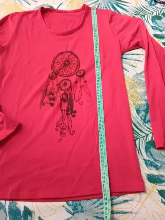 Remera manga larga roja con estampa (Nuevo s/etiq) Floresta