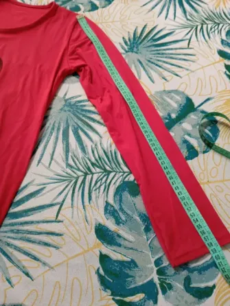 Remera manga larga roja con estampa (Nuevo s/etiq) Floresta