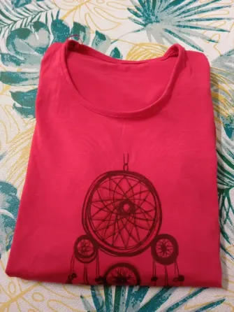 Remera manga larga roja con estampa (Nuevo s/etiq) Floresta