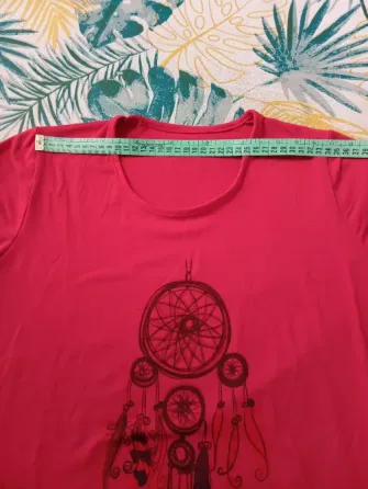Remera manga larga roja con estampa (Nuevo s/etiq) Floresta