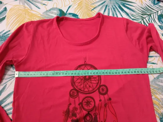 Remera manga larga roja con estampa (Nuevo s/etiq) Floresta