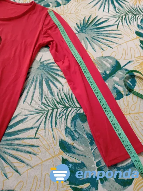 Remera manga larga roja con estampa (Nuevo s/etiq) Floresta - imagen 4