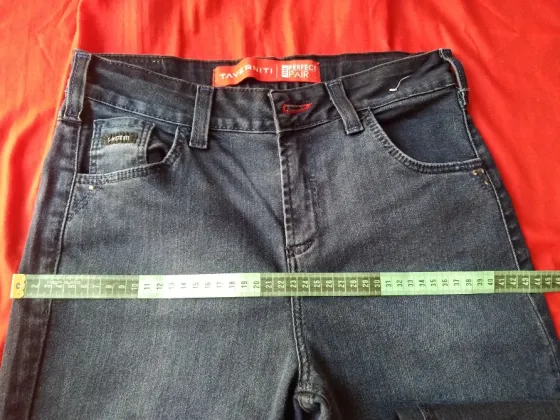 Pantalon, jean elastizado tiro alto. IMPECABLE Floresta