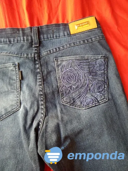 Pantalon, jean elastizado tiro alto. IMPECABLE Floresta - imagen 7