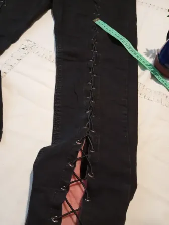 Pantalon, jean con pierna acordonada Floresta