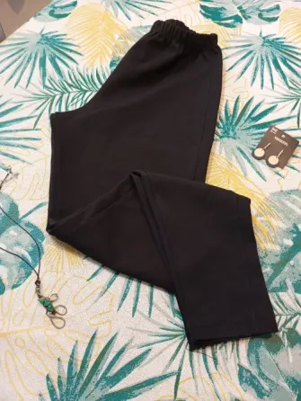 Pantalon tipo calza. IMPECABLE Floresta