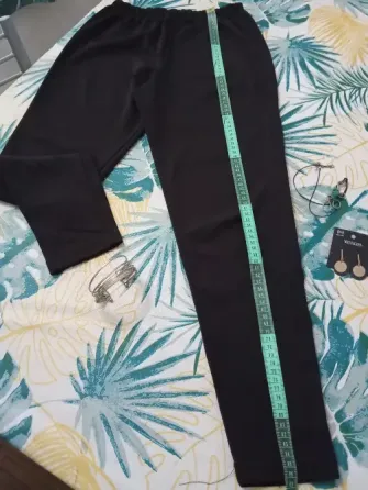 Pantalon tipo calza. IMPECABLE Floresta