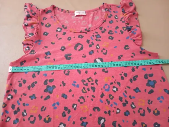 Remera estampada y manga volado. IMPECABLE Floresta