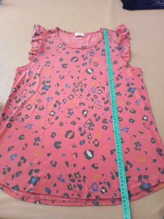 Remera estampada y manga volado. IMPECABLE Floresta