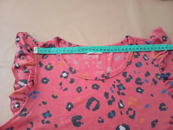 Remera estampada y manga volado. IMPECABLE Floresta