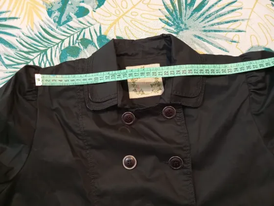 Trench abotonado. IMPECABLE Floresta