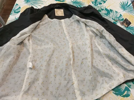 Trench abotonado. IMPECABLE Floresta