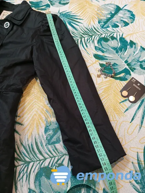 Trench abotonado. IMPECABLE Floresta - imagen 6