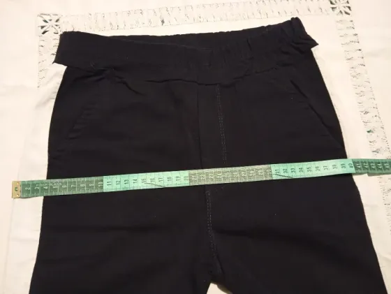 Pantalon tipo babucha elastizada, negro con linea Floresta