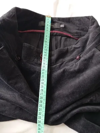 Pantalon elastizado tipo corderoy. Impecable Floresta