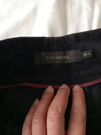 Pantalon elastizado tipo corderoy. Impecable Floresta