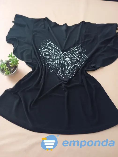 Remera de vestir con volado en mangas y mariposa brillosa Floresta - imagen 4