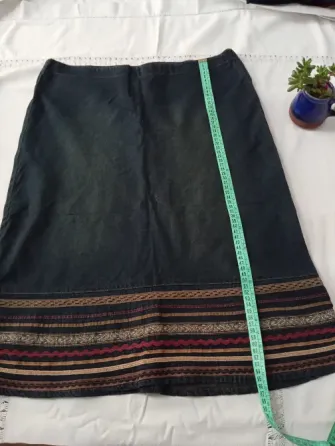 Pollera 3/4, rigida de jean. IMPECABLE Floresta