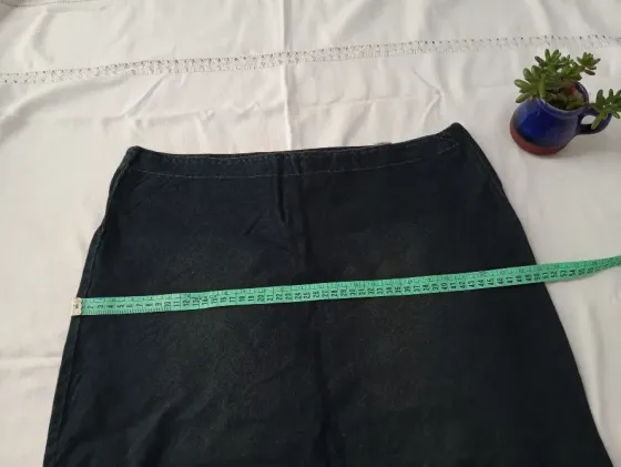 Pollera 3/4, rigida de jean. IMPECABLE Floresta