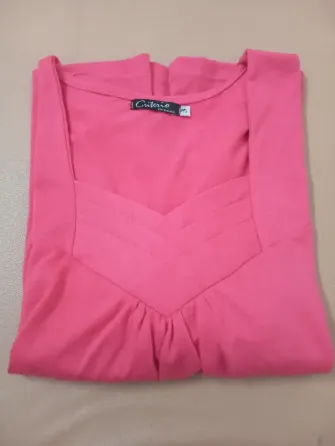 Remera con frunce en mangas. IMPECABLE Floresta