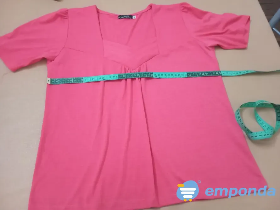 Remera con frunce en mangas. IMPECABLE Floresta - imagen 1