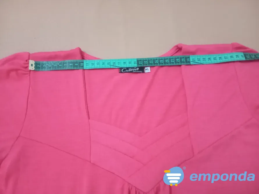 Remera con frunce en mangas. IMPECABLE Floresta - imagen 2