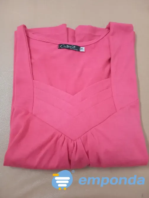 Remera con frunce en mangas. IMPECABLE Floresta - imagen 4