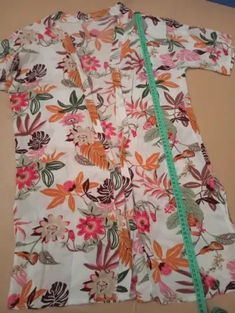 Kimono estampado manga corta. IMPECABLE ($ 6999) 146 T Floresta