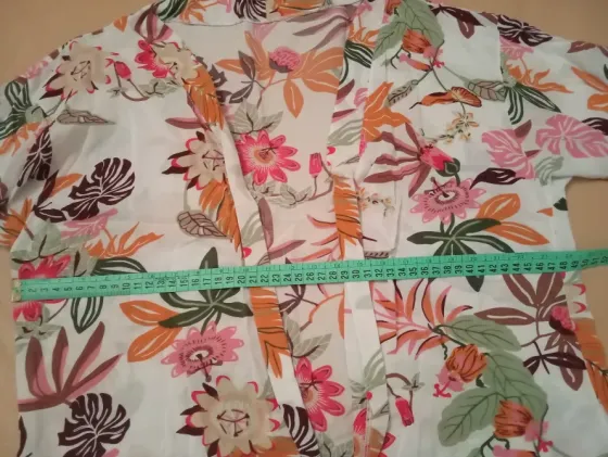 Kimono estampado manga corta. IMPECABLE ($ 6999) 146 T Floresta