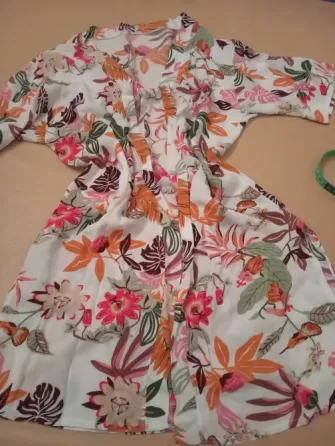 Kimono estampado manga corta. IMPECABLE ($ 6999) 146 T Floresta