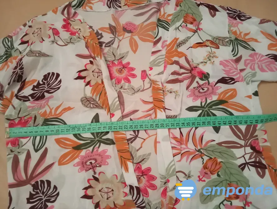 Kimono estampado manga corta. IMPECABLE ($ 6999) 146 T Floresta - imagen 2