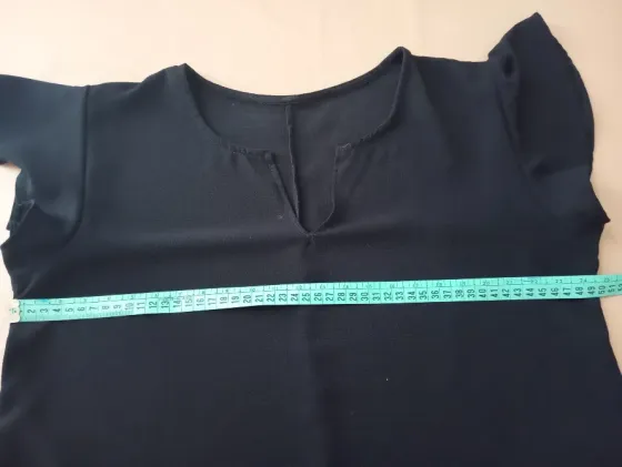 Musculosa elegante con volado en manga. IMPECABLE Floresta